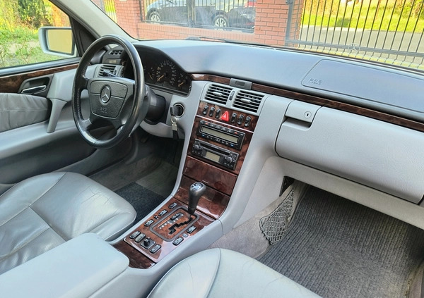 Mercedes-Benz Klasa E cena 16000 przebieg: 270000, rok produkcji 1999 z Żyrardów małe 742